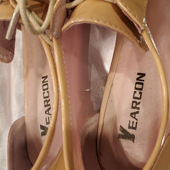 Vintage Vearcon  Peachy Taupe  Patent Leather And Mesh Lace Up Shoe - Picture 5 of 11
